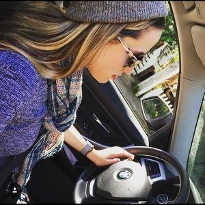 Meet your Posher, Hilary